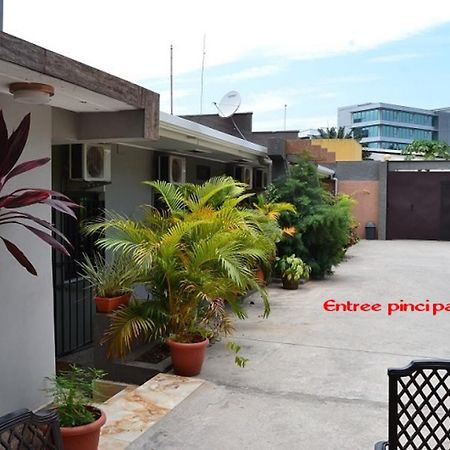 Green Lodge Kinshasa Esterno foto