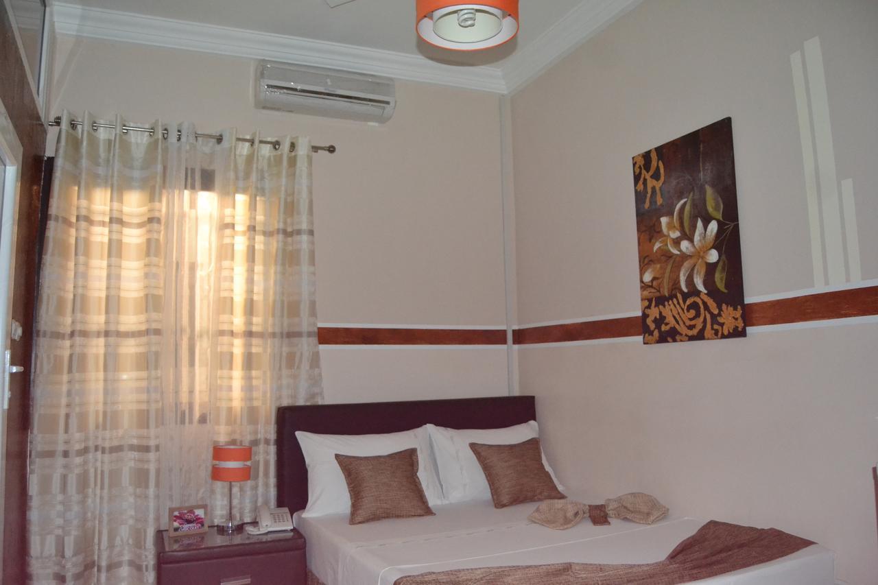 Green Lodge Kinshasa Esterno foto